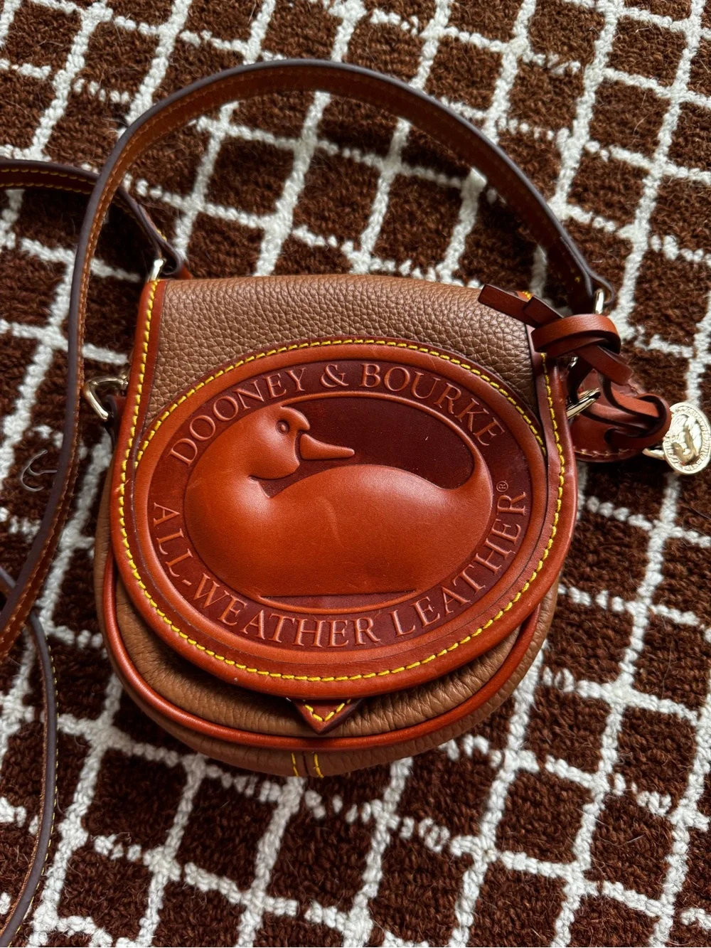 Dooney & Bourke All Weather Leather Duck Saddle Crossbody Bag Tan - Picture 3 of 8